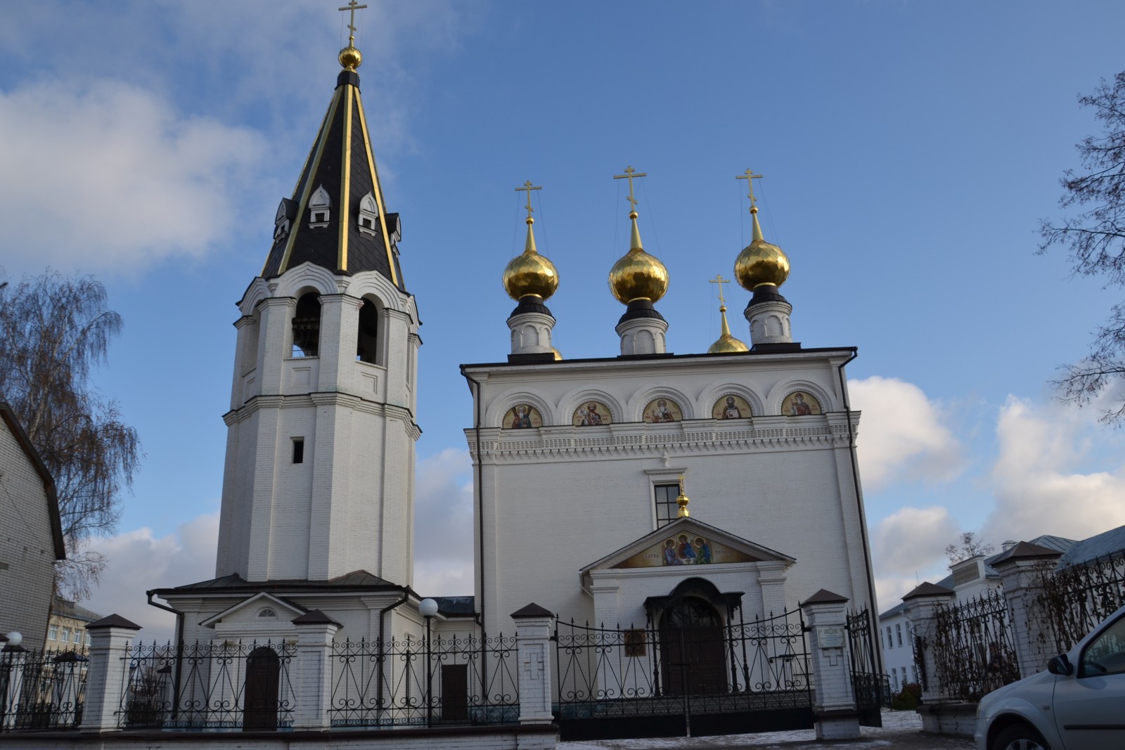 Иеромонахи Городецкого Феодоровского мужского монастыря совершили утреню Великого Пятка с чтением 12-ти Евангелий