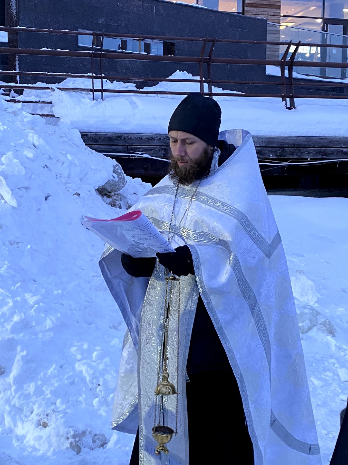 Иеромонах Гавриил (Торощин) совершил Чин освящения воды на базе отдыха «Изумрудное» Городецкого района