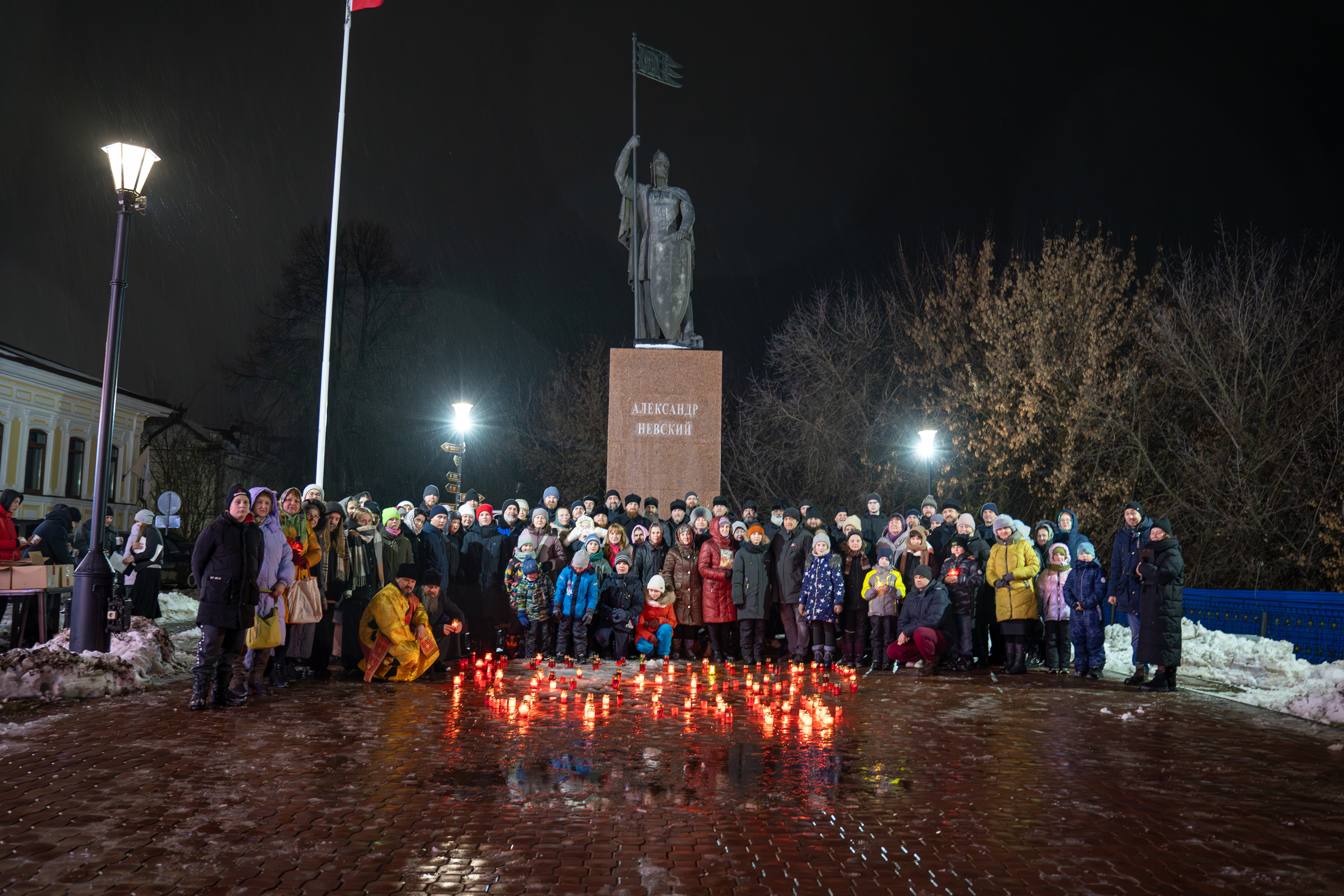 В день блаженной кончины святого благоверного великого князя Александра Невского состоялось традиционное народное шествие