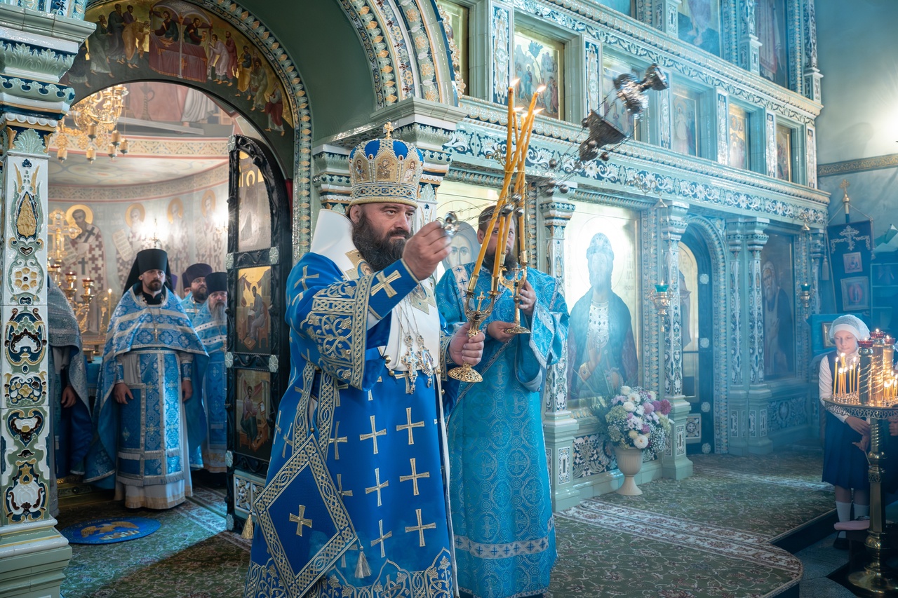 В престольный праздник Городецкого Феодоровского мужского монастыря епископ Городецкий и Ветлужский Парамон совершил Божественную литургию.