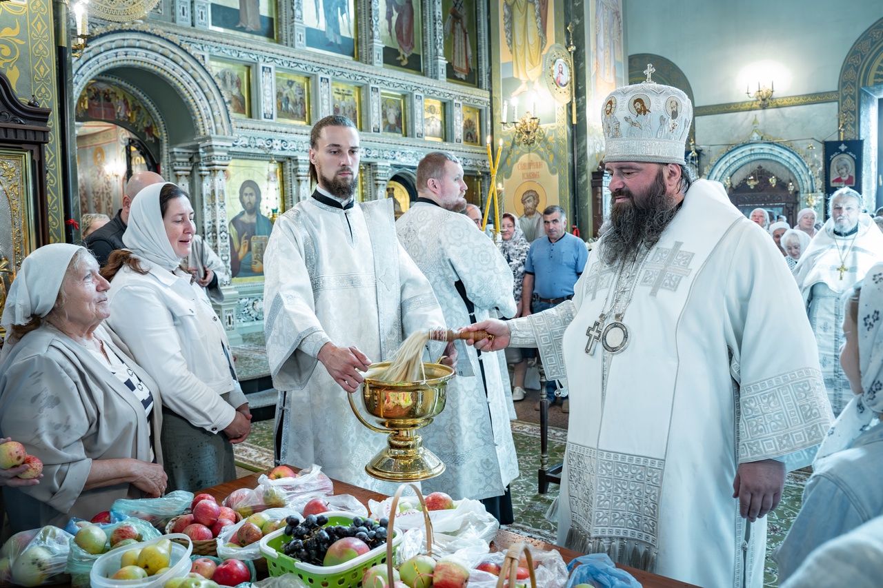 В праздник Преображения Господня епископ Городецкий и Ветлужский Парамон совершил Божественную литургию в Городецком Феодоровском мужском монастыре.