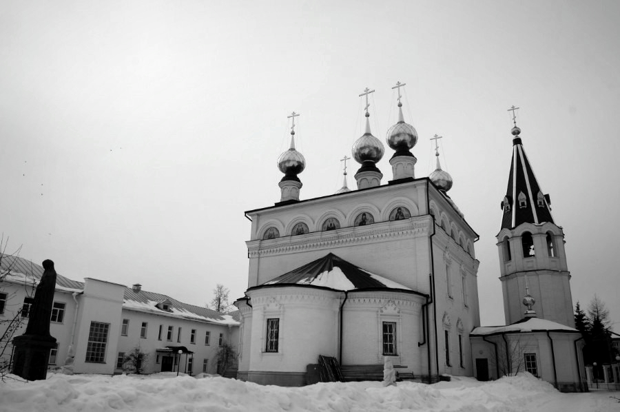Наместник Городецкого Феодоровского мужского монастыря совершил чин отпевания послушника обители