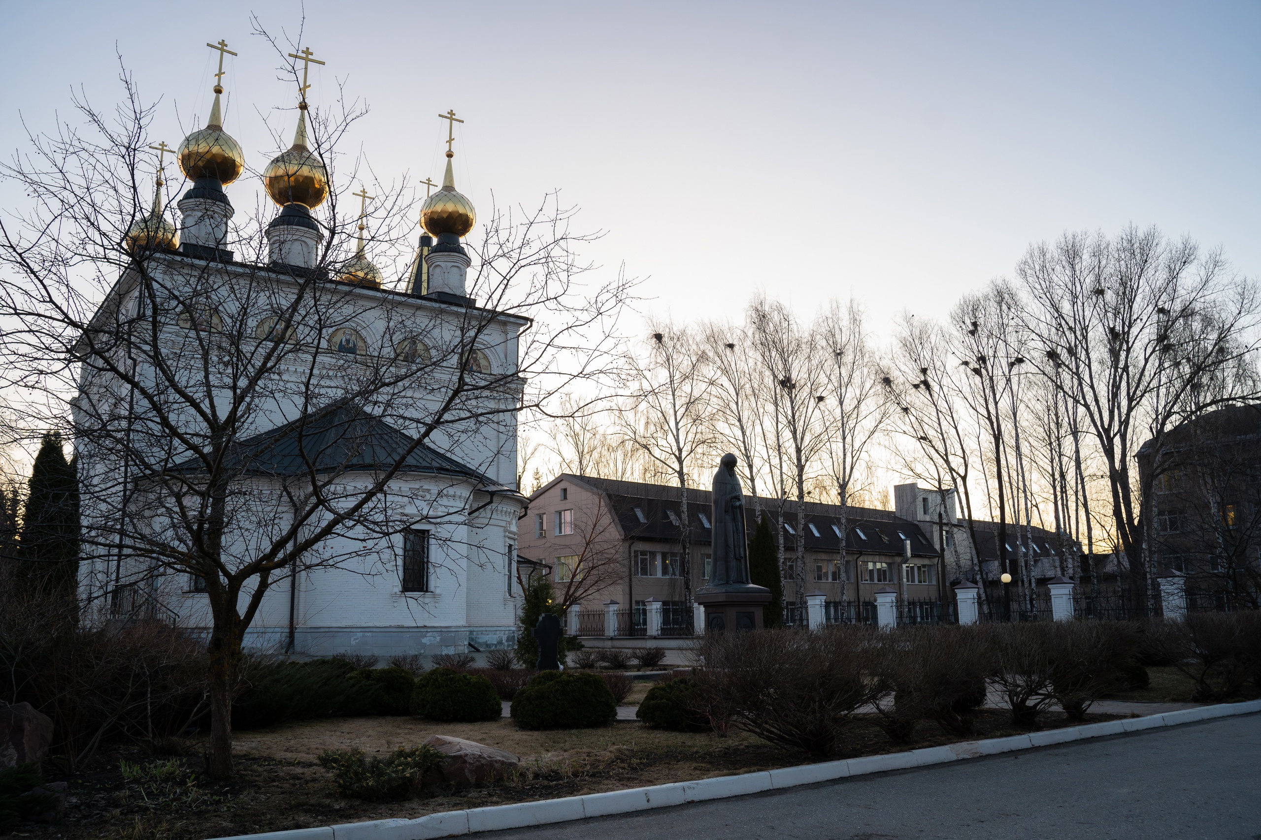 Епископ Городецкий и Ветлужский Парамон совершил утреню с чтением Великого покаянного канона прп. Андрея Критского в Городецком Феодоровском мужском монастыре.