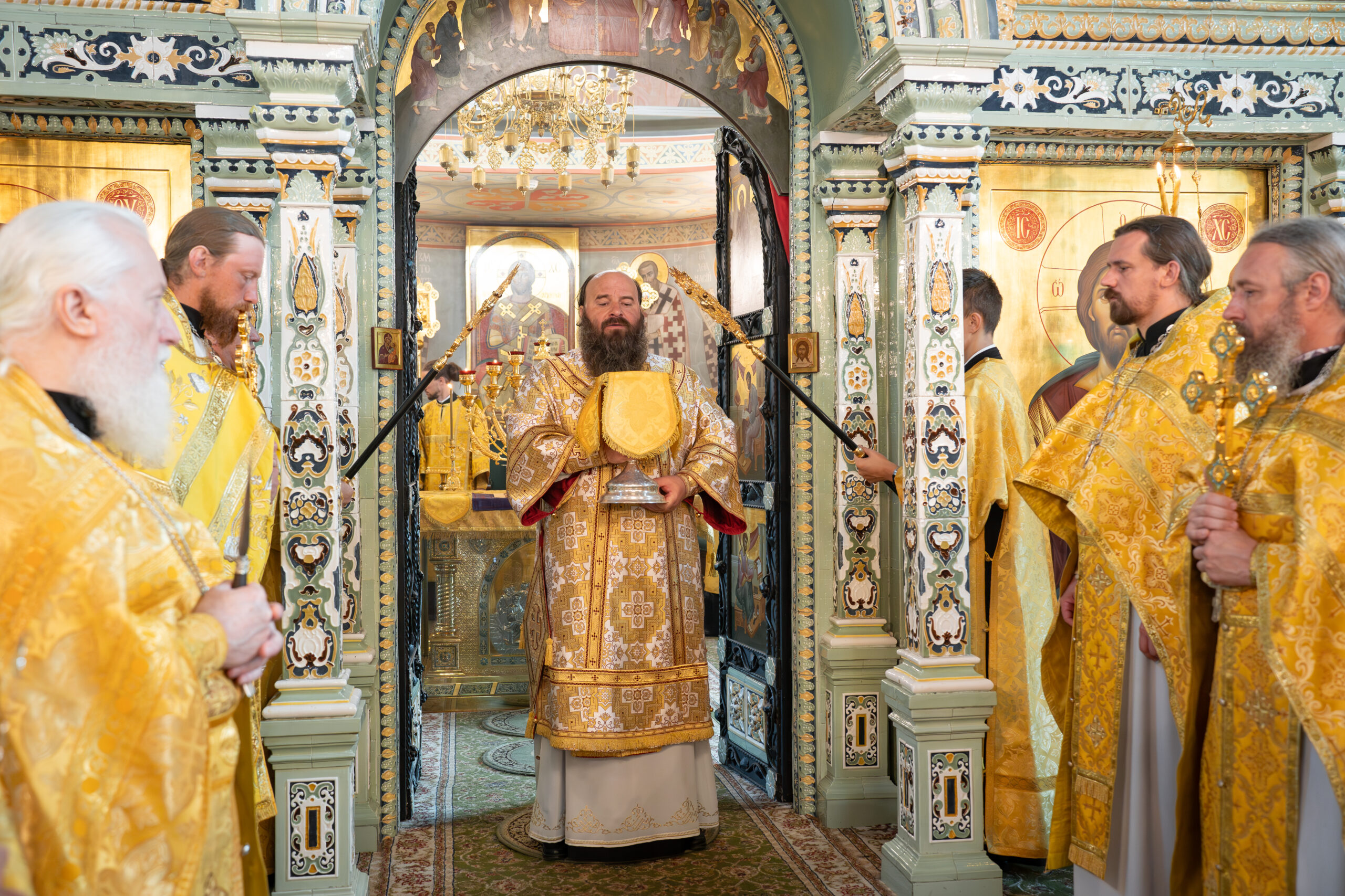 Епископ Городецкий и Ветлужский Парамон совершил Божественную литургию в Городецком Феодоровском мужском монастыре.