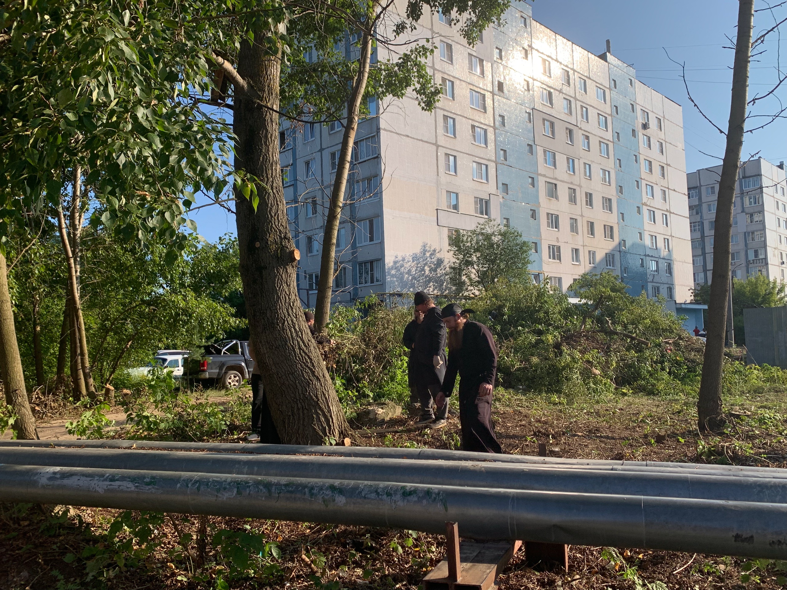 Братия Городецкого Феодоровского мужского монастыря приняла участие в субботнике в г. Заволжье