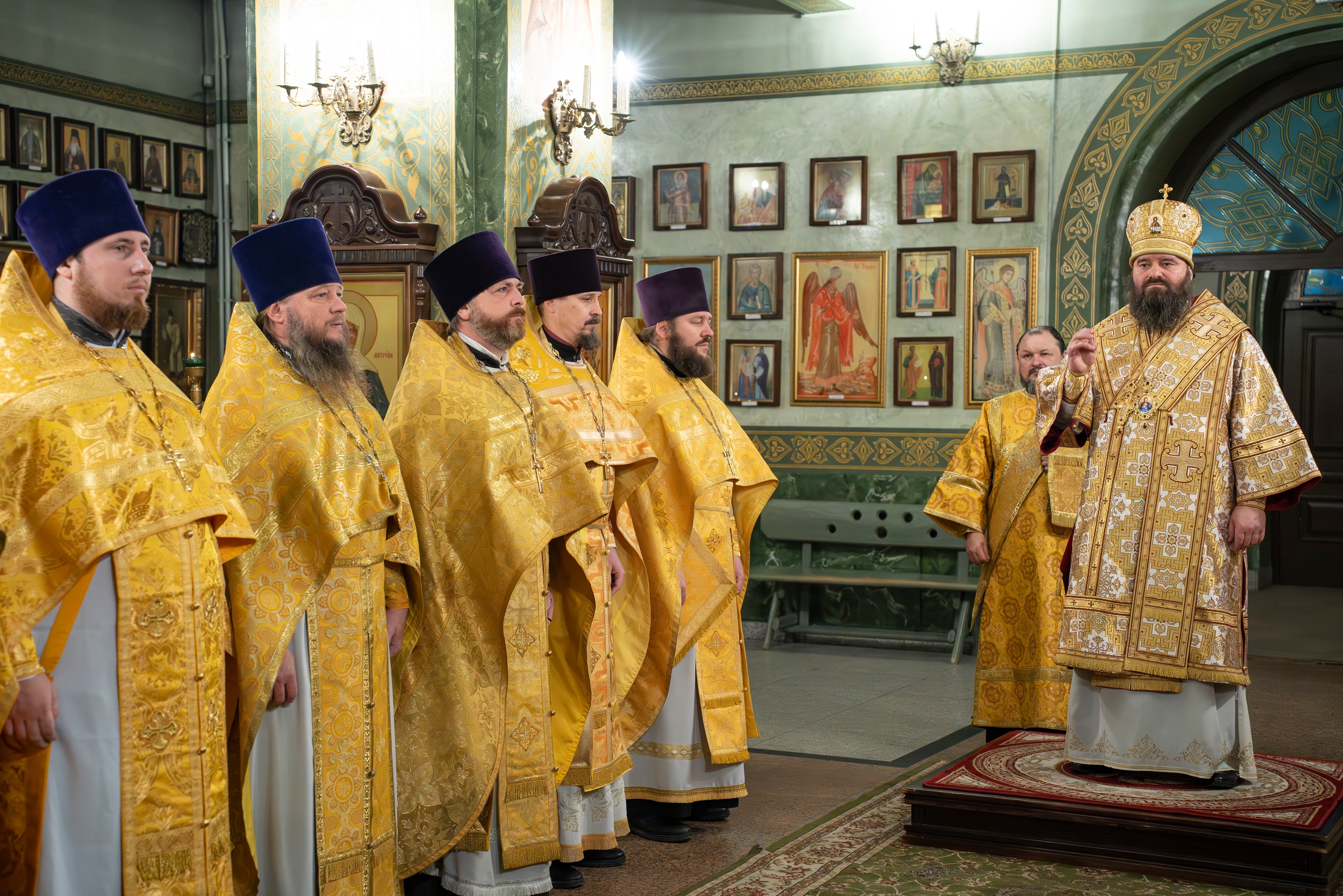 В преддверии XI Епархиальных Рождественских образовательных чтений епископ Городецкий и Ветлужский Парамон совершил Божественную литургию в Городецком Феодоровском мужском монастыре