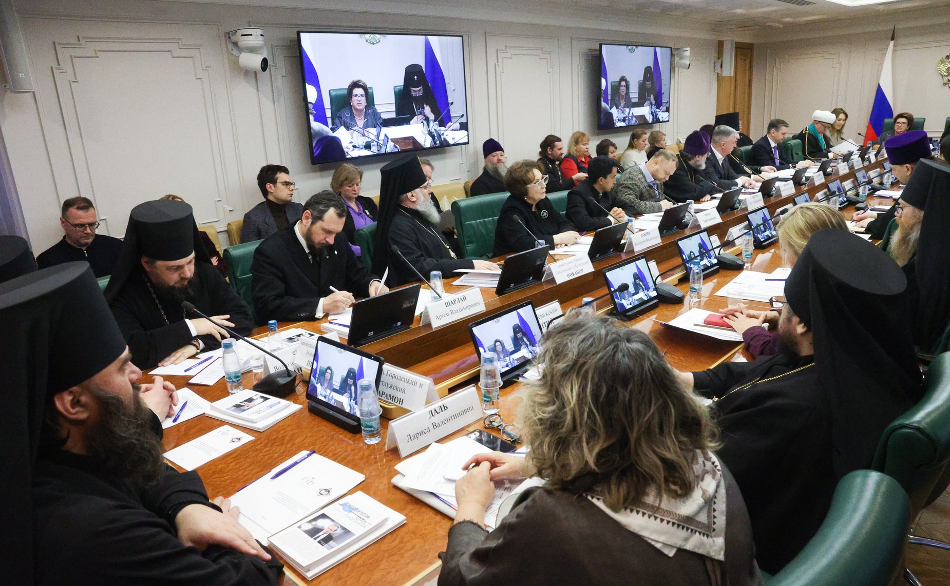 Наместник Городецкого Феодоровского мужского монастыря принял участие в обсуждении патриотического воспитания в Совете Федерации