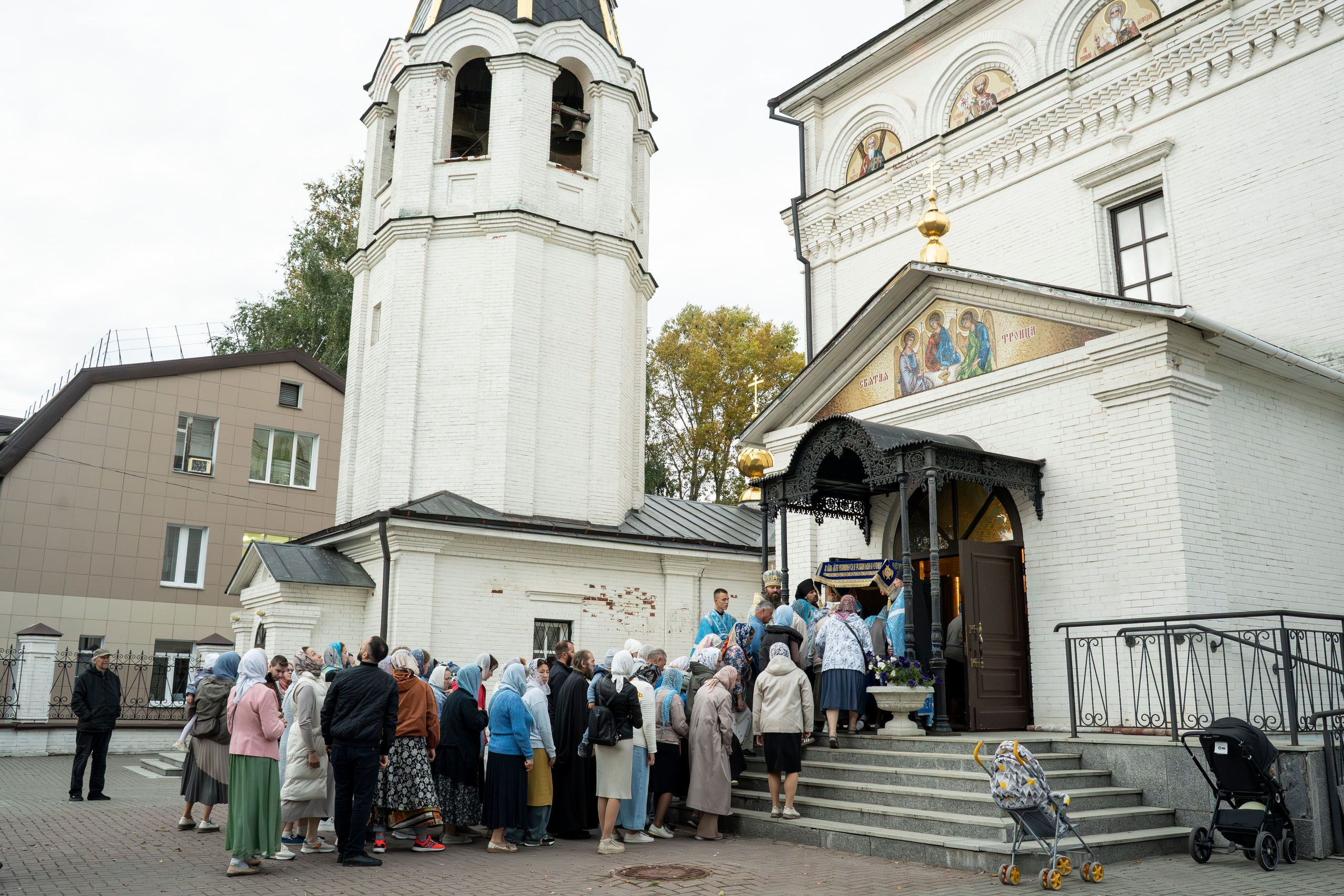 В канун праздника Успения Пресвятой Богородицы епископ Городецкий и Ветлужский Парамон совершил Всенощное бдение с чином погребения Божией Матери в Городецком Феодоровском мужском монастыре